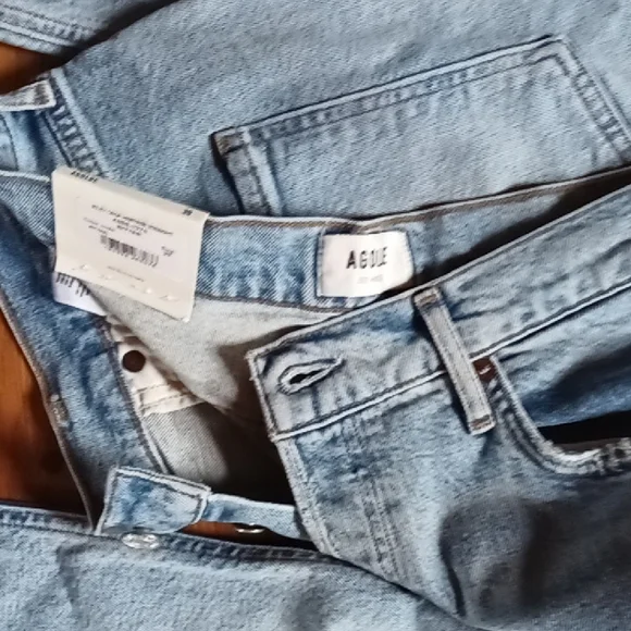 AGOLDE High Rise Riley Straight Crop  in light wash with raw hem - Picture 14 of 15